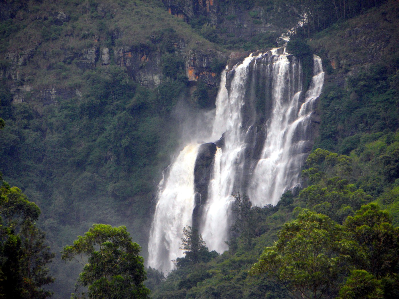 Bomburu Ella (Perawella Falls)