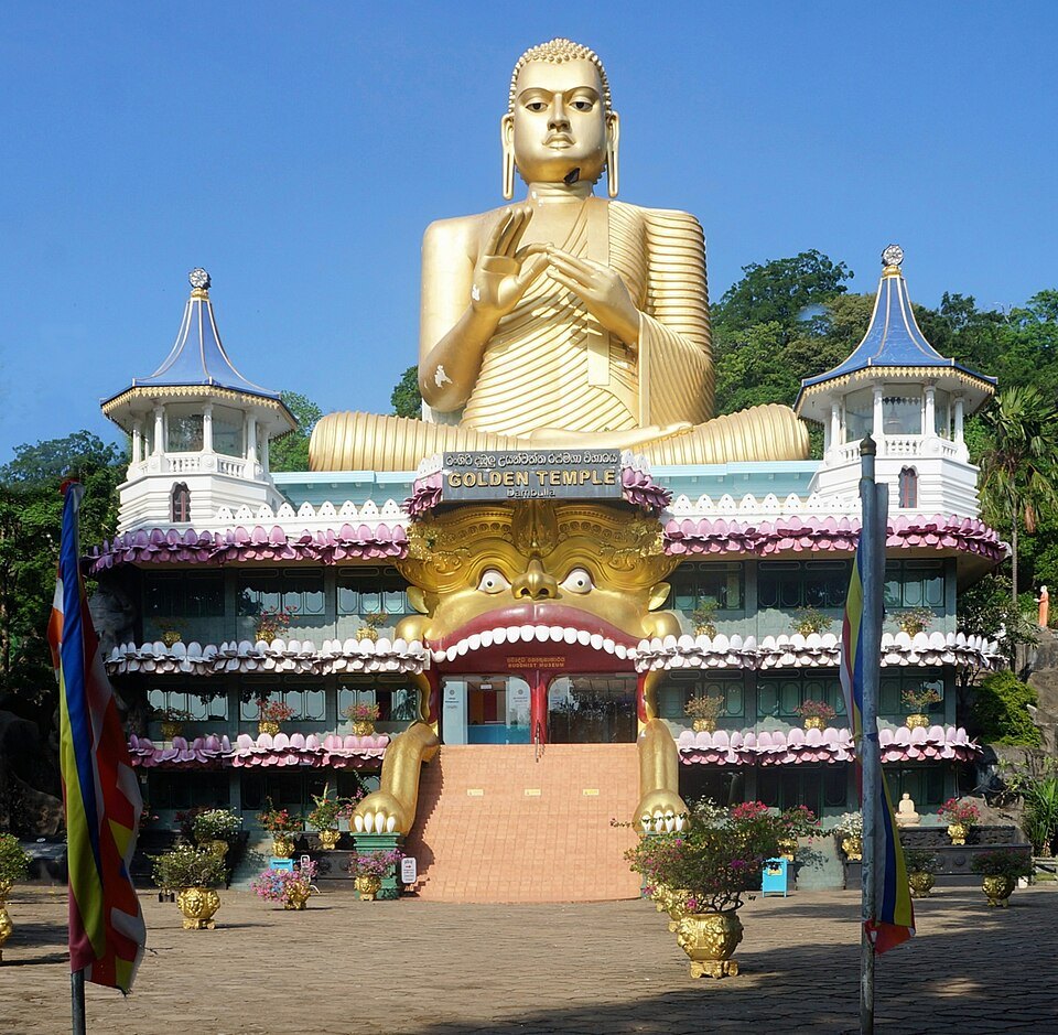 Dambulla Cave Temple nearby