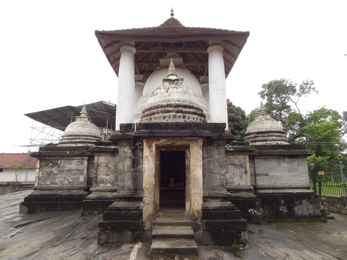Gadaladeniya Temple