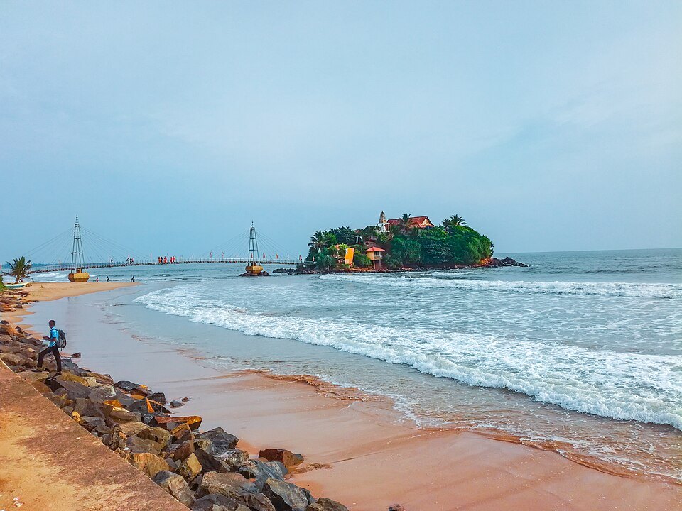 Paravi Duwa Temple